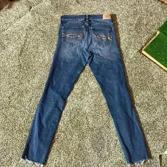 Abercrombie and Fitch Jeans- distressed, 4L - Picture 7 of 10